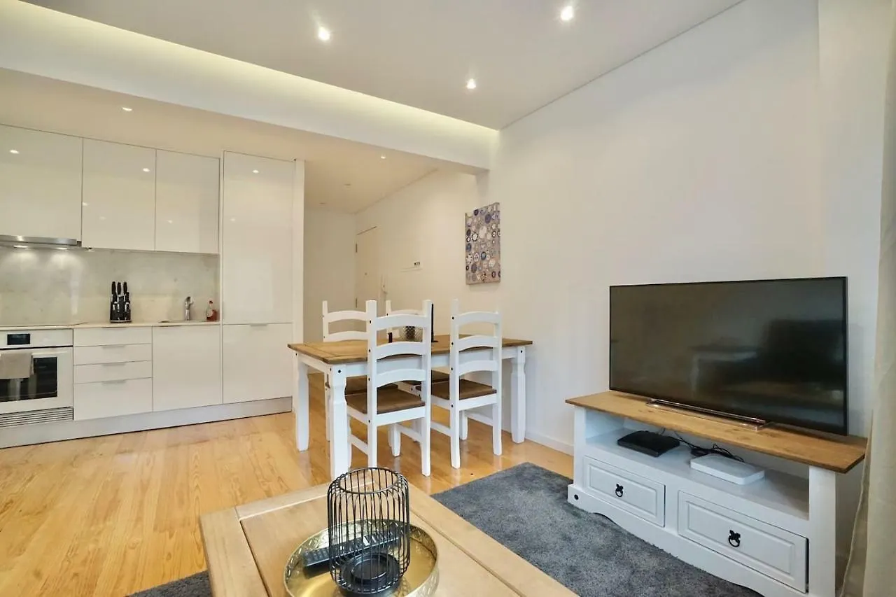 Lisboa Stunning Graca Riverview Flat 0*,  البرتغال